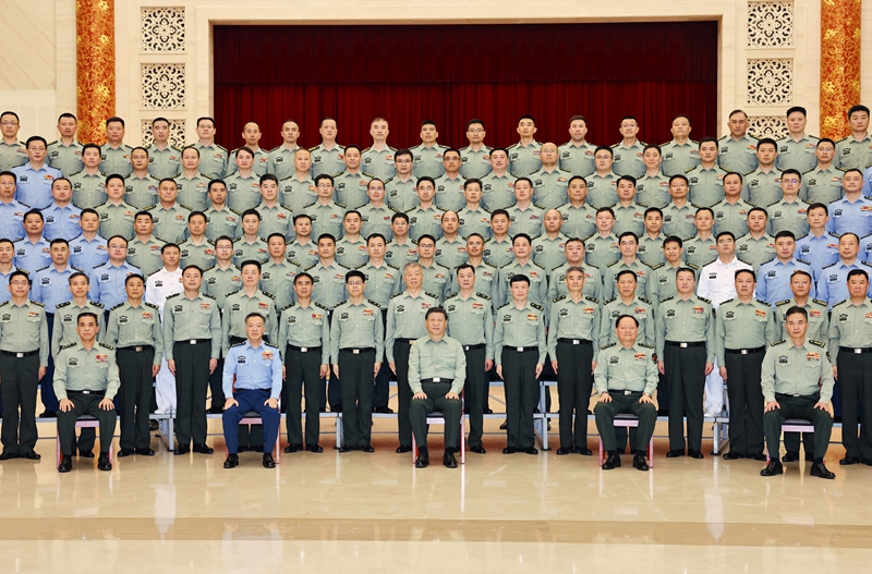 5月22日至24日，中共中央總書記、國家主席、中央軍委主席習近平在山東考察。這是23日上午，習近平在濟南親切接見駐濟南部隊上校以上領導干部，代表黨中央和中央軍委向駐濟南部隊全體官兵致以誠摯問候。